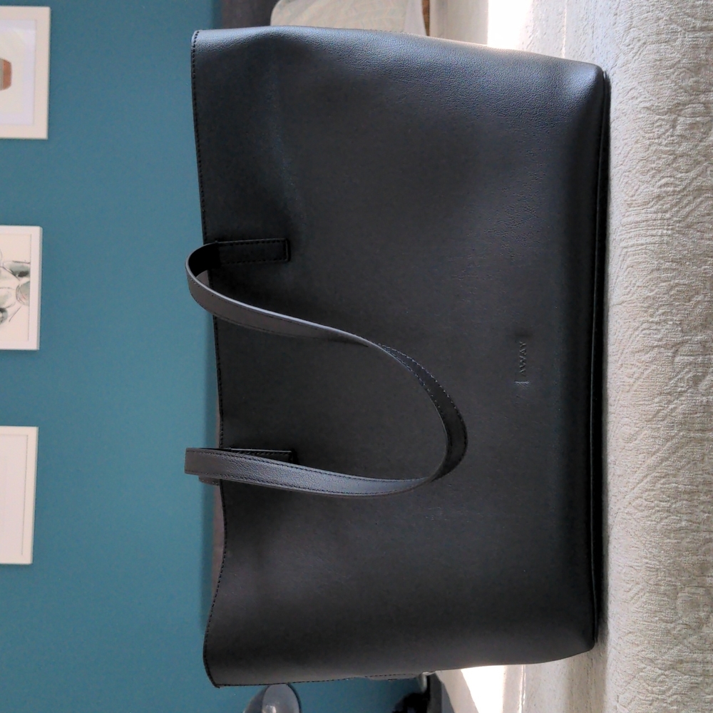 Away Latitude Tote NWT